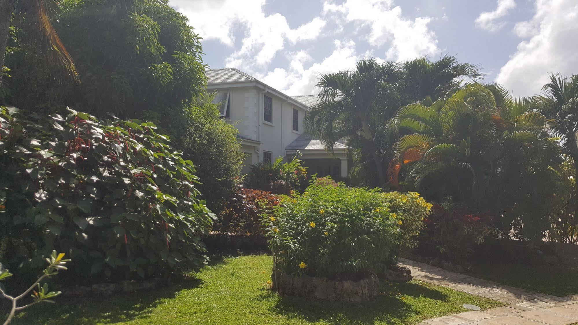 Shades Apartment Holetown Exterior photo